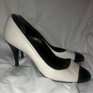 Chanel black and white vintage pumps sz EU 42